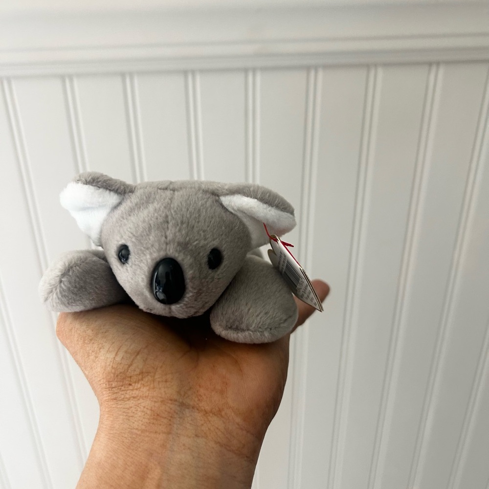 Vintage 1996 Ty Beanie Baby Mel Koala Plush Toy - Gray and White Collectible